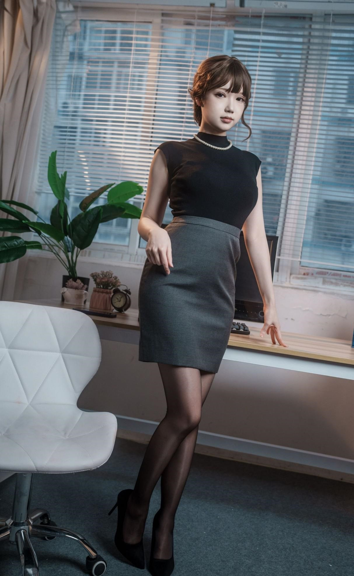 美女雪晴，年紀不大已经是领导了