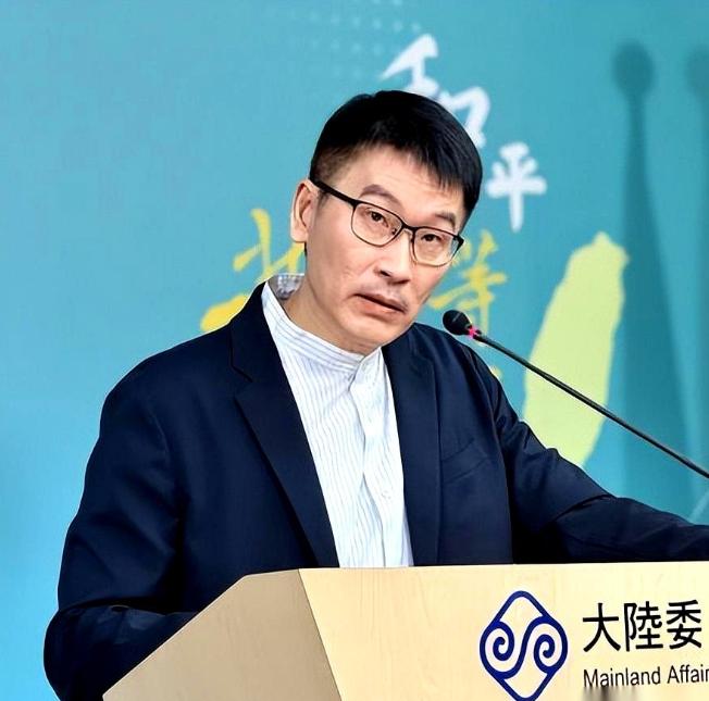 台陆委会最近甩出一份通报，说自家两名警察在大陆受了委屈。结果万万没想到，冲上来第