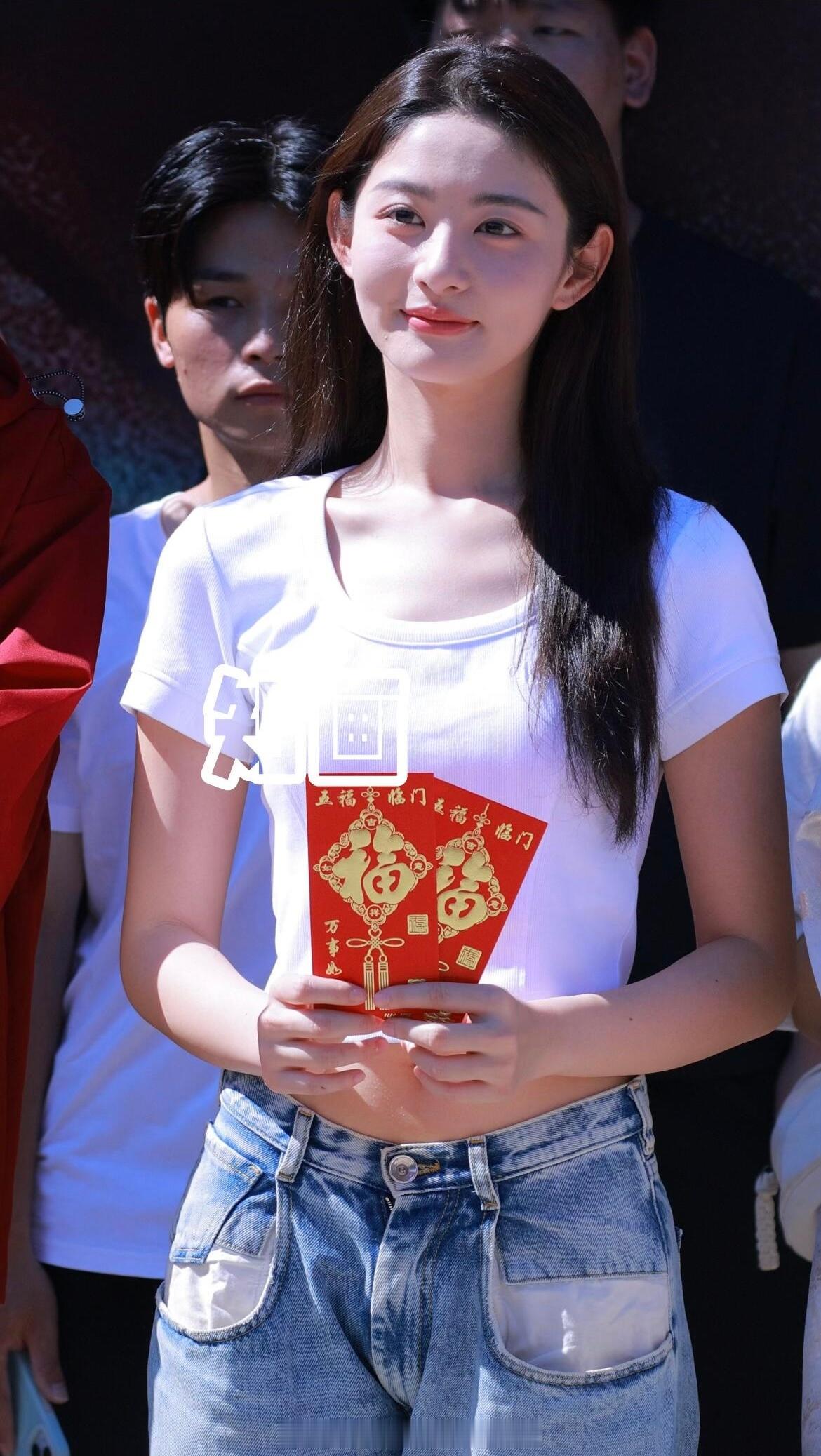 赵晴新剧开机现场生图，看下如何？​​​