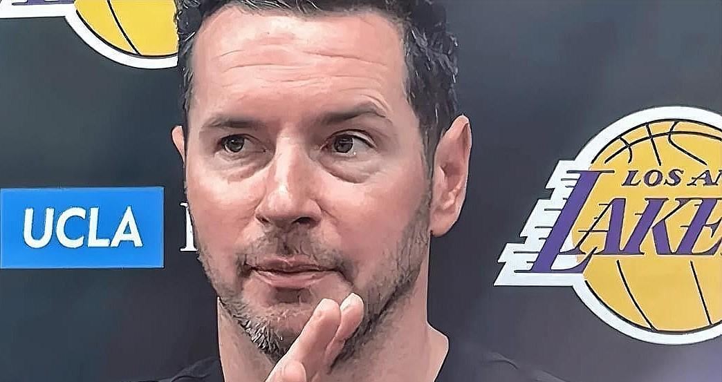 雷迪克居然敢公开直接点名批评詹姆斯！今日，湖人主帅雷迪克接受了记者采访。谈到球