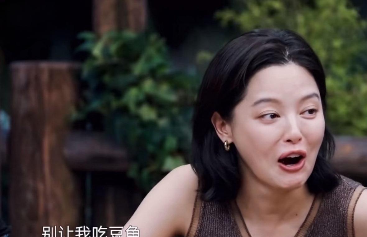 我敢说辛芷蕾是全网最直球的人，但凡她聪明一点，估计也不会贴脸开大黄磊，来了该