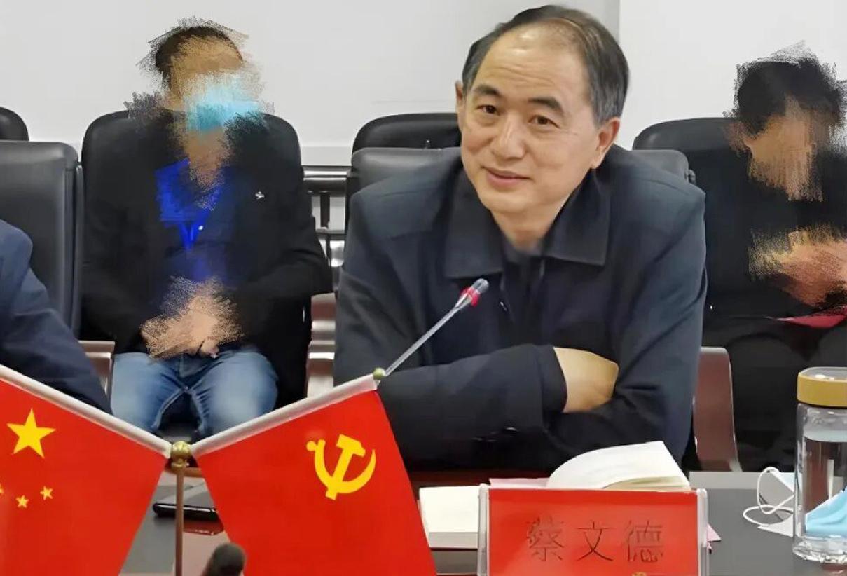 刚刚老家的朋友告诉我一个惊人消息，关于湖南株洲市攸县人民医院的蔡院长。我对他印象