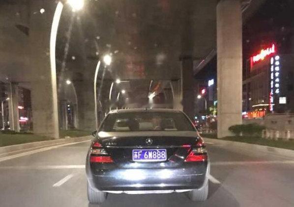 生活水平提高的表现，就是换个豪华点的车啦！(系列458)：奔驰S680换宾利添越