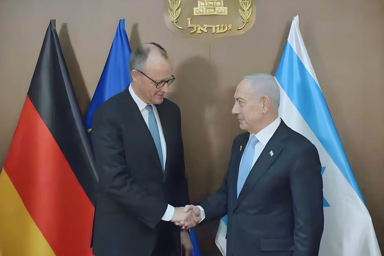 德国总理默茨访问以色列，访问前与巴勒斯坦民族权力机构主席阿巴斯通电话，表态支持“