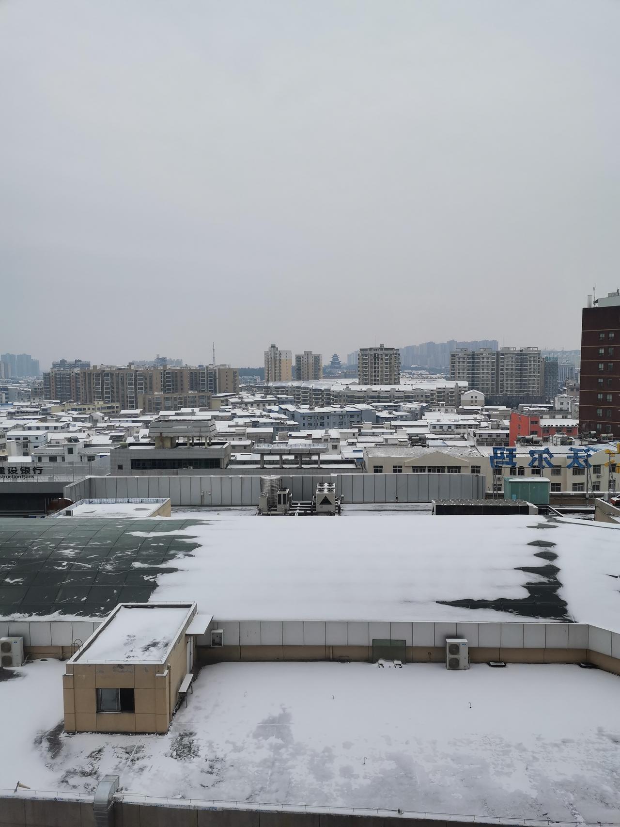 昨天下午，我正在忙工作的时候，儿子给我打电话，说告诉我一件开心的事情，我以为他考