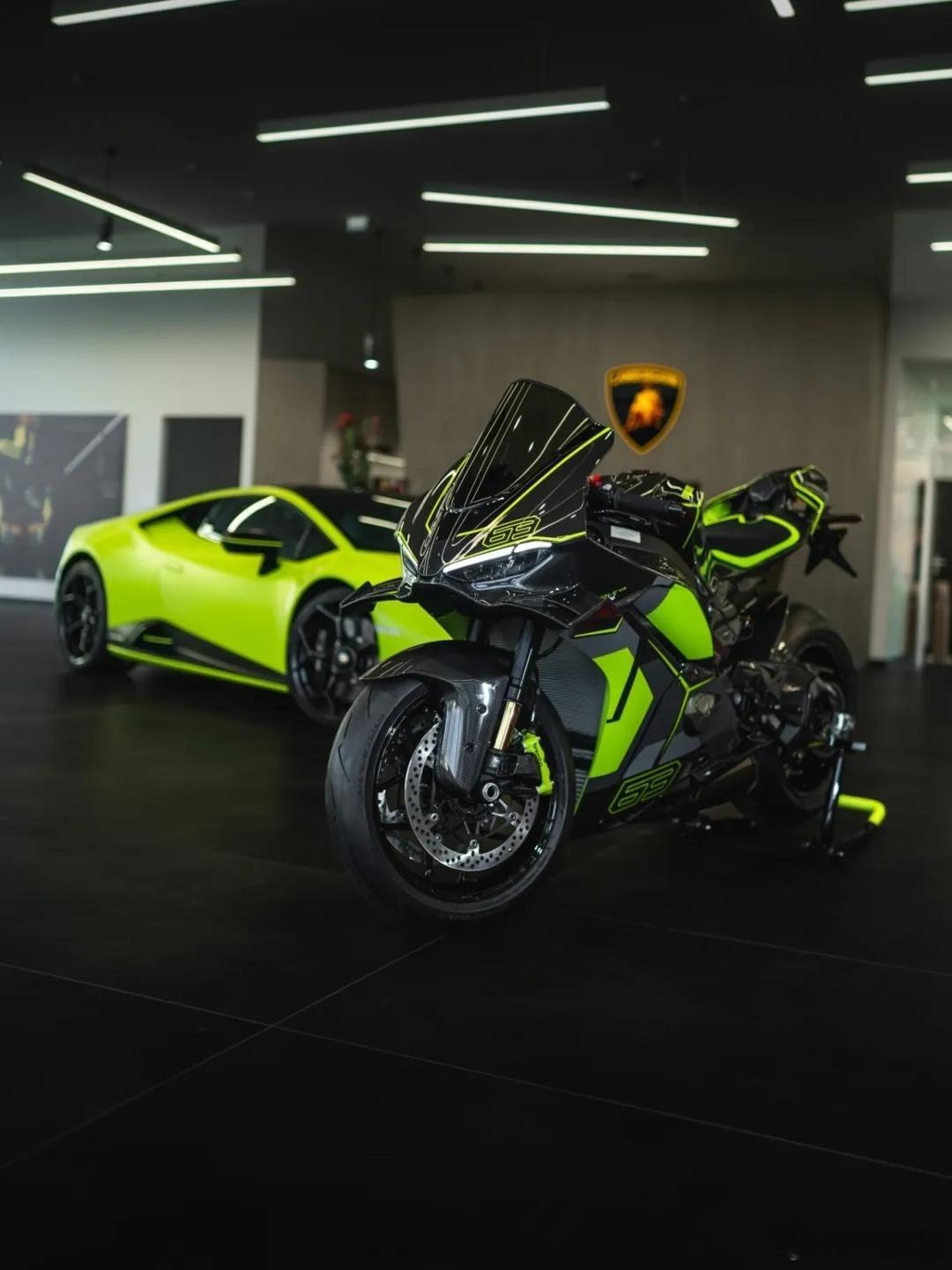 双王联袂，意式锋芒！PanigaleV4兰博基尼版，以Revuelto为灵感，