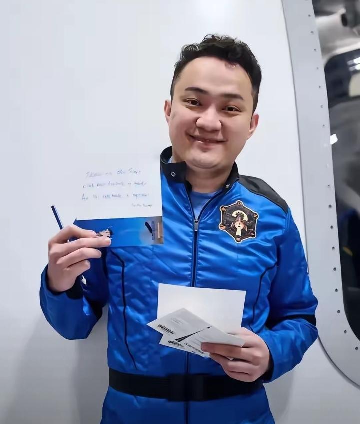 不查不知道，原来景甜的前男友孙宇晨居然可以上福布斯富豪榜的，他的身价不菲呀。我就