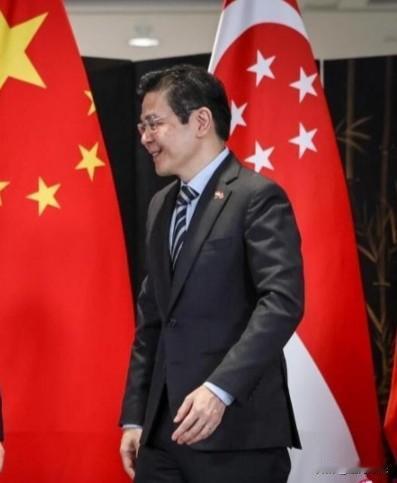 新加坡总理黄循财在滨海湾花园花田大厅为贵宾举行晚宴，以七道融合中西特色的佳肴款待