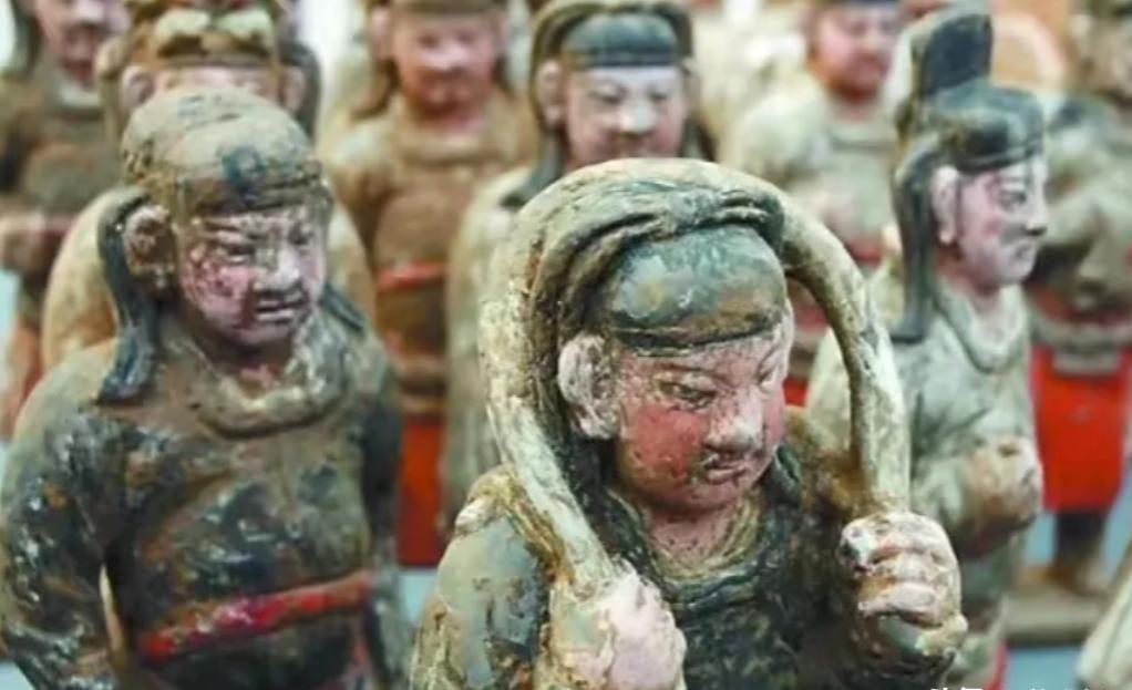 焦作村民挖祖坟证历史，意外挖出元代古墓，大批陶俑现世2007年，焦作一村居