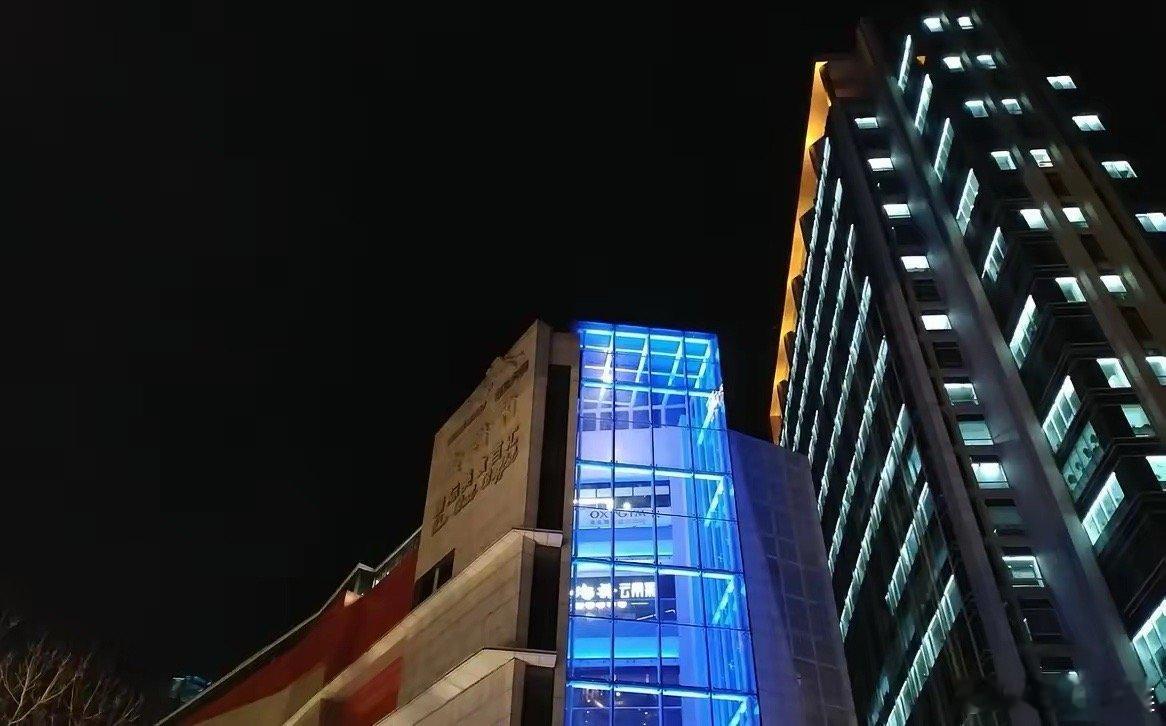 你注意没？这次中兴的态度，很不一样。以前被卡脖子，只能低头认罚；但现在时代变了—