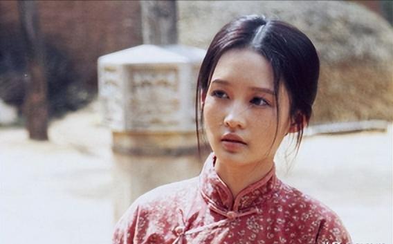 当年，在《白鹿原》拍摄过程中，李沁和何冰躺在床上拥抱了40分钟。事后，李沁只是收