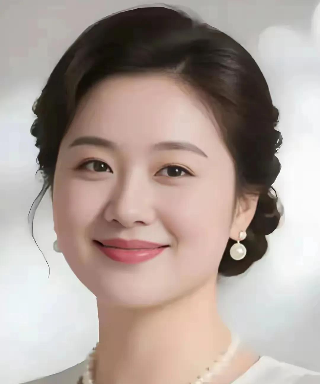 温柔体贴家中妻，陪你风雨情不离。今生有缘白头老，………………
