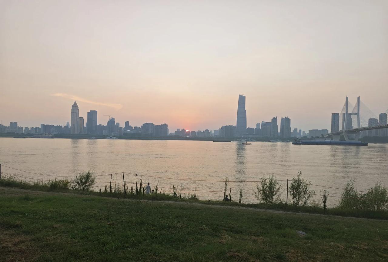 阿里AI研发：人才流失与战略承压近年来，阿里巴巴在人工智能领域虽保持技术投