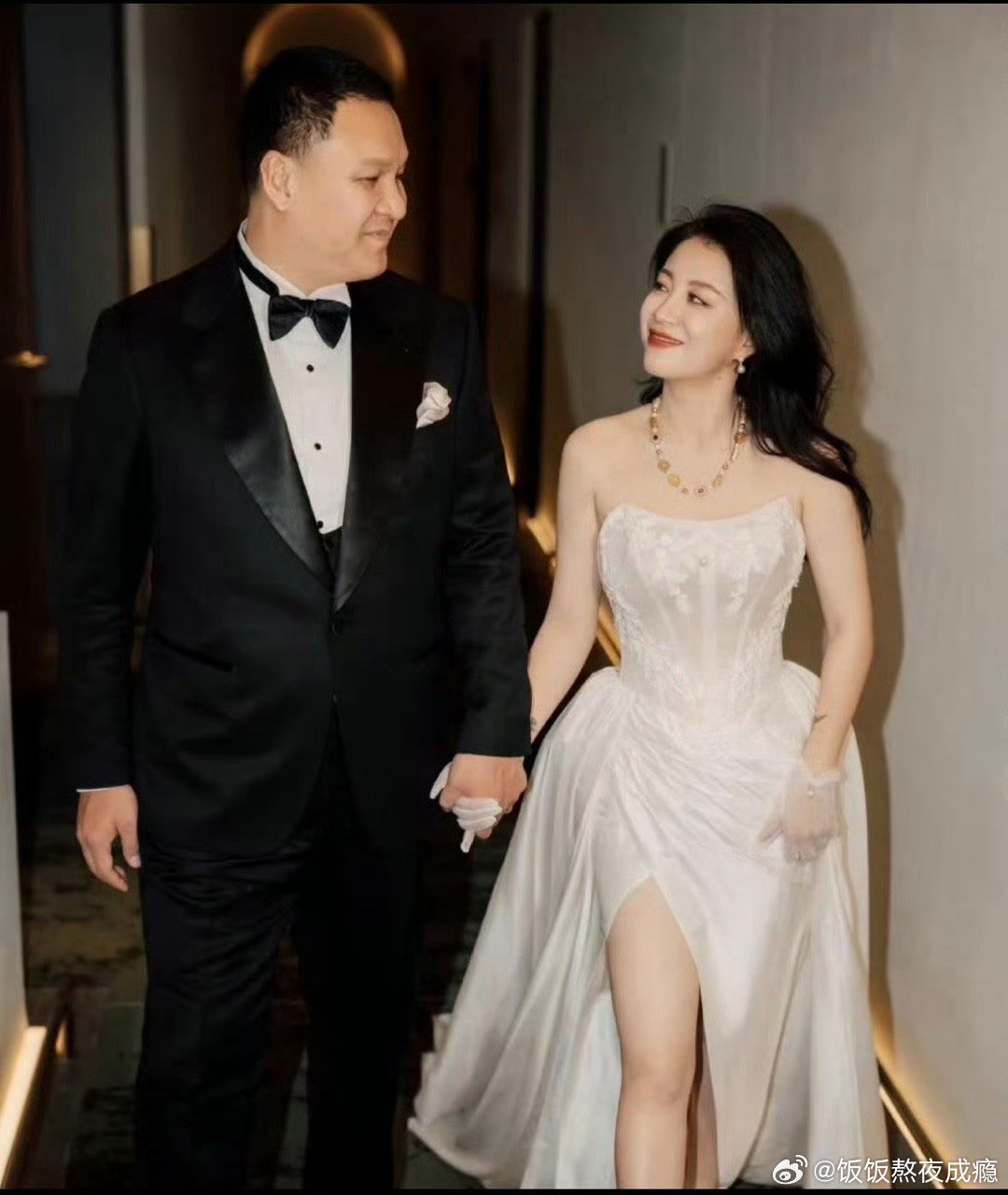 乃万车澈车澈这操作，完全活成了面相给人的感觉，随地大小便这事儿更是离谱到无语！