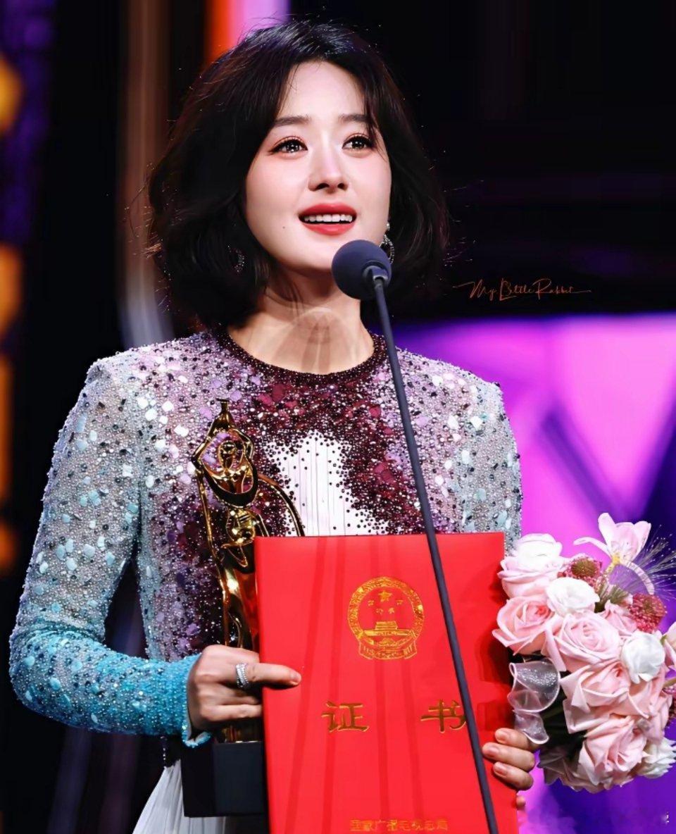 其实谁都没想到观众没想到，肖战没想到，杨幂更没想到，围脖之夜，反而促成了连面