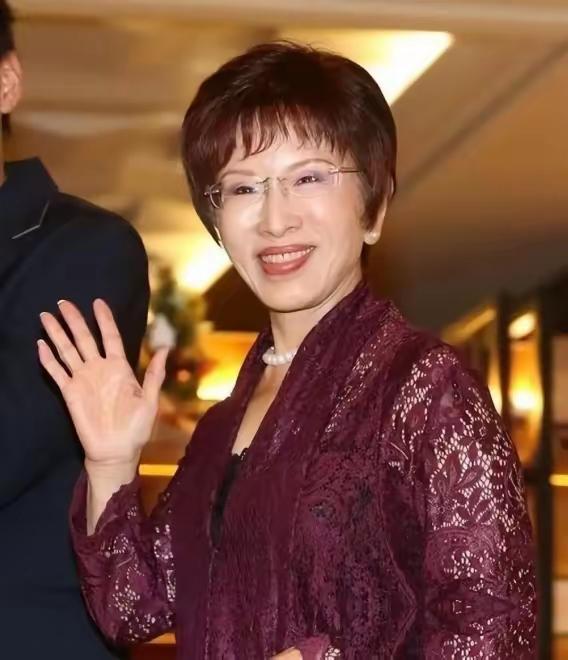 不查不知道，查了才明白！其实郑丽文和洪秀柱最大区别是：郑丽文上任后采取的是表面反