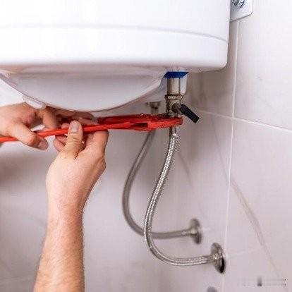 男子给热水器通电，妻子洗澡被电死！14岁女儿写信求法院轻判最近看到一个让人