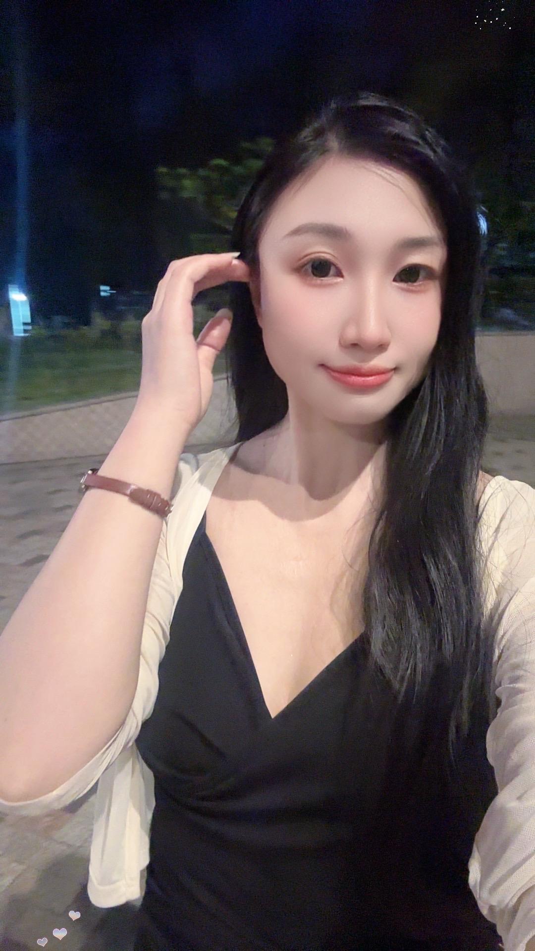 最近向佐的专访火了，共情到了一句话“有钱只能不辛苦，有爱才能好好活”。一定要去接