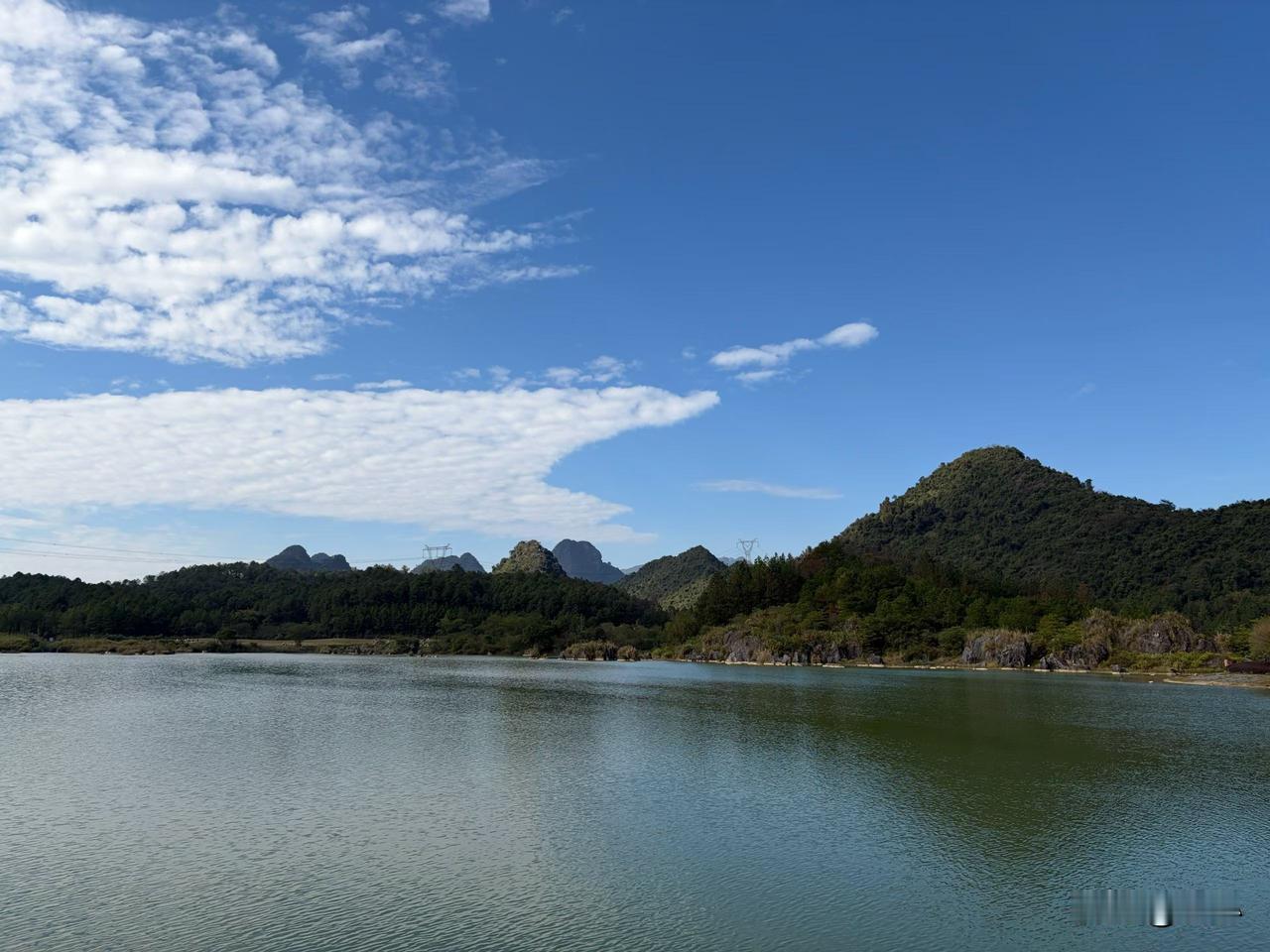 负债逾期半年了，工资卡今天用不了，身上真的没有钱了。只有那两个没有钱的卡能动