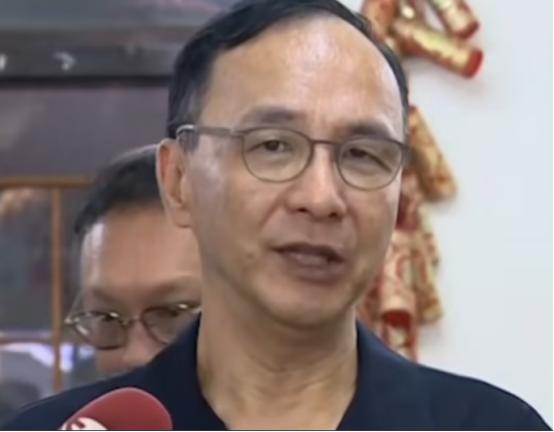 国民党主席改选“没大人出头”陷入僵局，今天中常会通过“领表登记延后2周”，原副