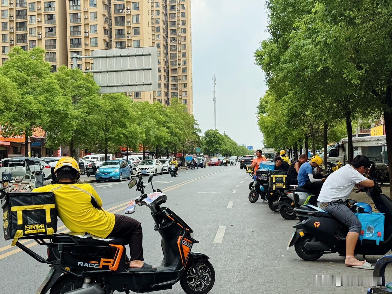 神兽归笼，这9月1号一开学，街上就不怎么热闹啦，餐饮商超各行各业的生意就一落千丈