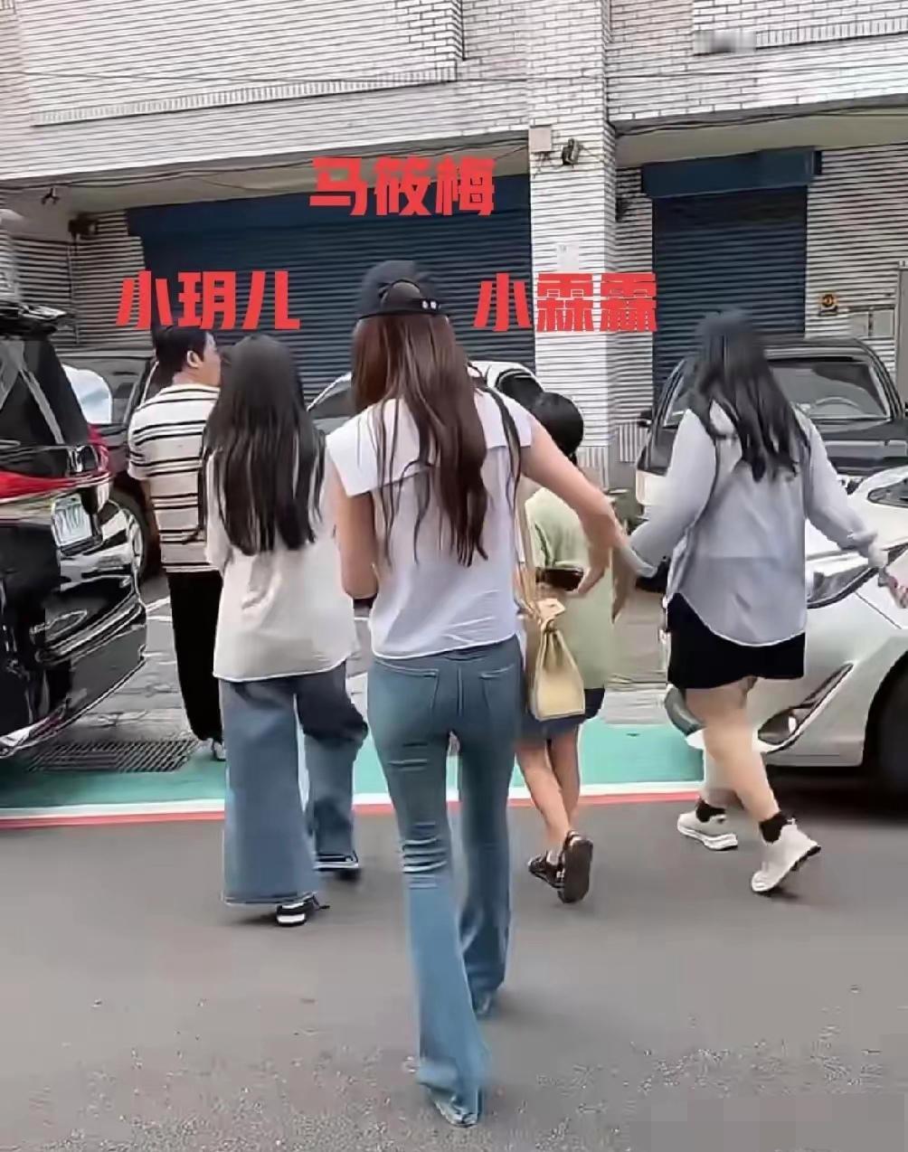 大S女儿不驼背，更自信了，这得亏后妈给力啊，这么快就让孩子就走出了丧母之痛！看汪
