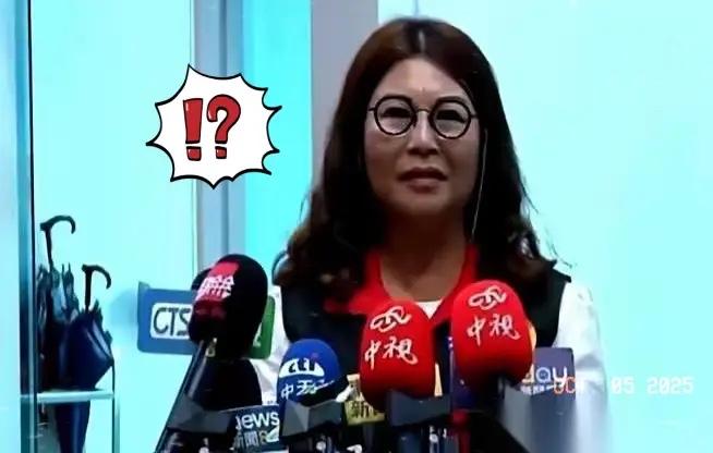 国民党开会开得好好的，突然有人“啪”地拍了桌子，何鹰鹭指着韩国瑜的鼻子问：你爸是