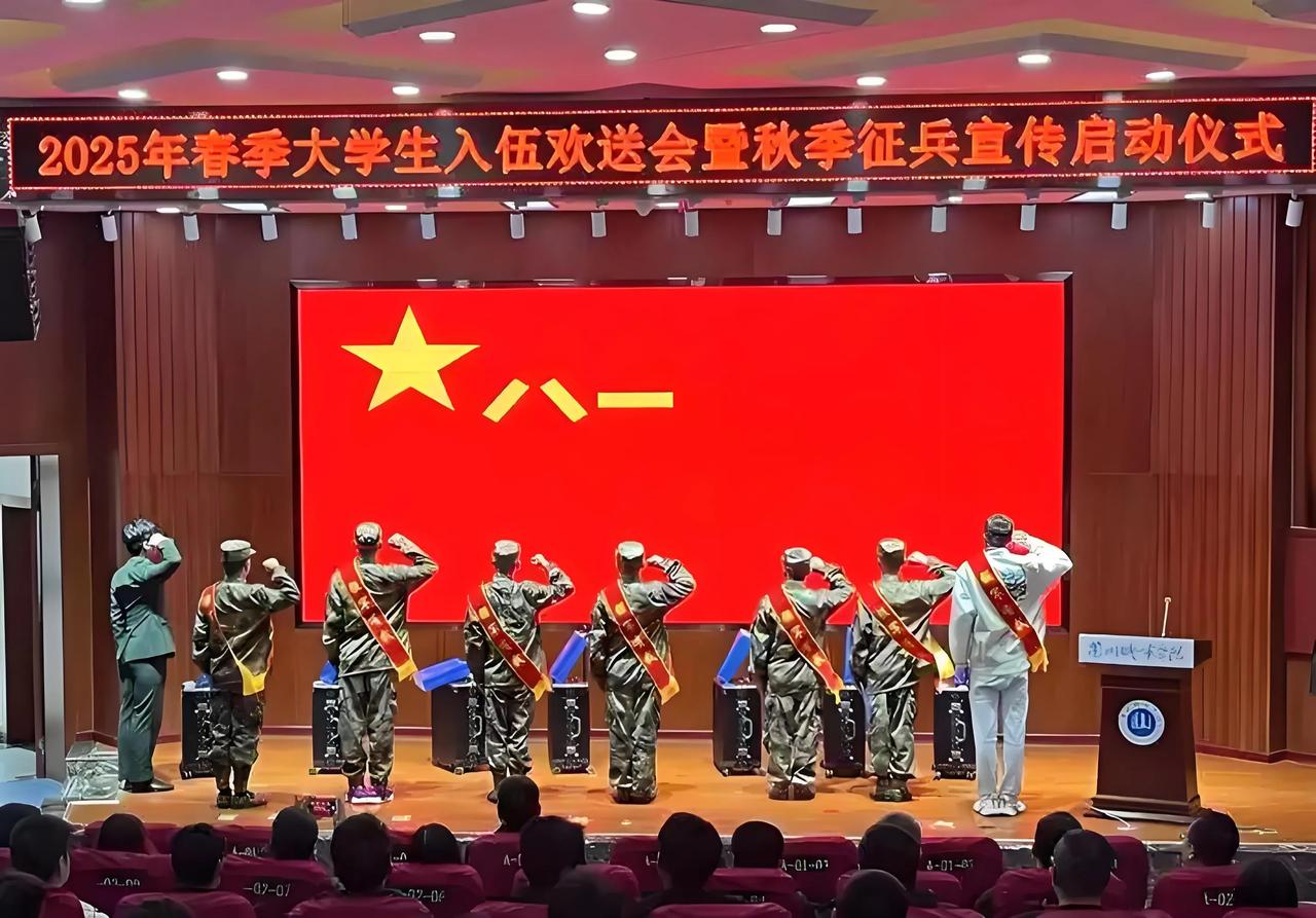 大学生当兵，从户籍地入伍好，还是从大学所在地入伍好？如果你是“城市奋斗型”