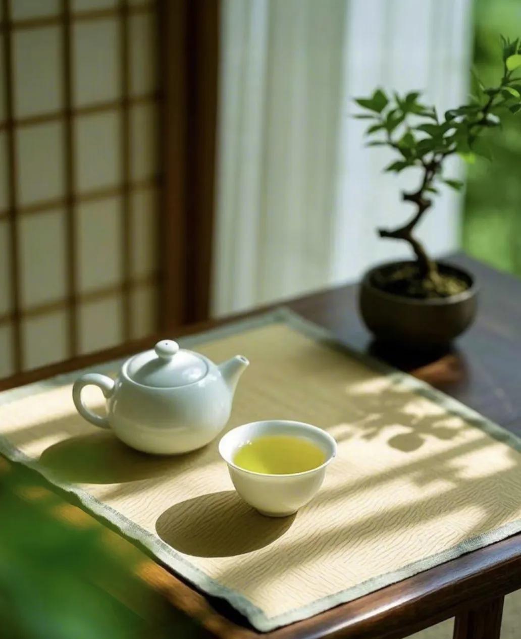 让人脊背发凉的一段话：“人活到一定年纪，才会猛然惊醒，什么枕边人暖不暖，什么儿女
