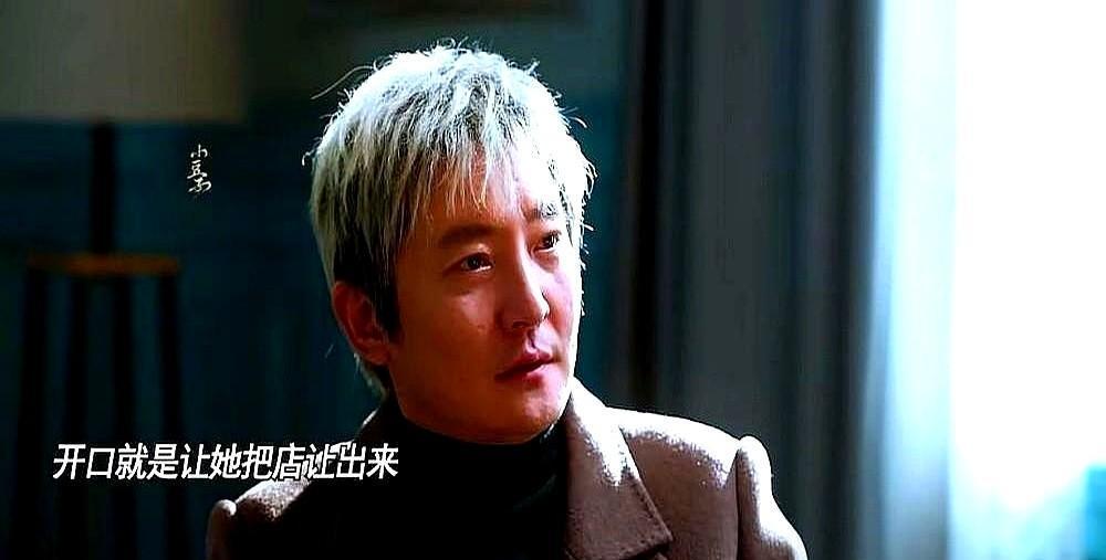 她算错账的那一刻，观众点了3亿次赞。后台花絮里，姚安娜累到蹲下。这个镜头播放