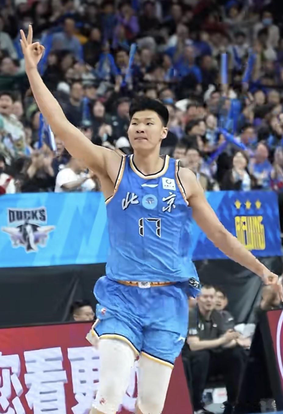 上海大胜北京19分！赛后球迷说道：1.范子铭有两个几乎是空蓝不进！这么高个子