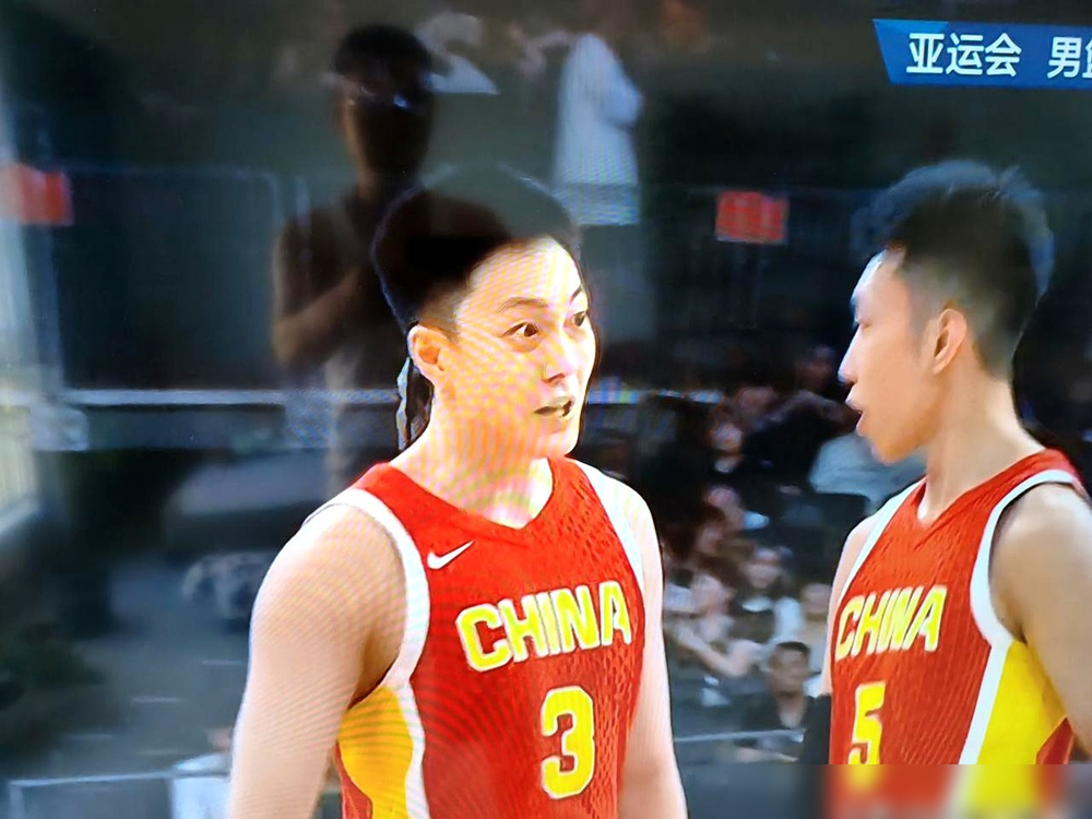 杨瀚森砍19分9篮板准绝杀，转头就要飞波特兰抢轮换，连世预赛窗口期都不给留。这边周琦夏天没打亚运会，