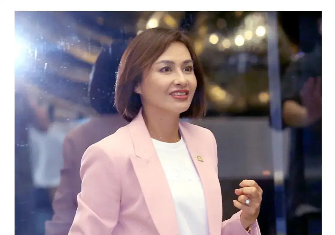 又祭出看家本领，这个绿营悍妇可耻且粗鄙继昨天借助郑丽文祭拜白色恐怖受难人一事猛