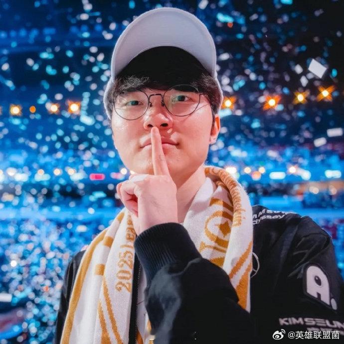 网友：为什么全盛期的faker没能三连冠反而快30岁的时候拿到？我觉得吧，那时候