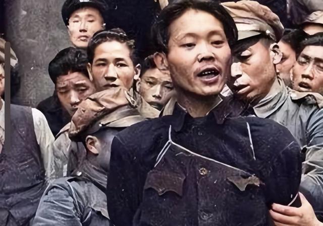 1946年，张振山被叛徒出卖，军统下令就地枪决。张振山听见门外子弹上膛的动静，一