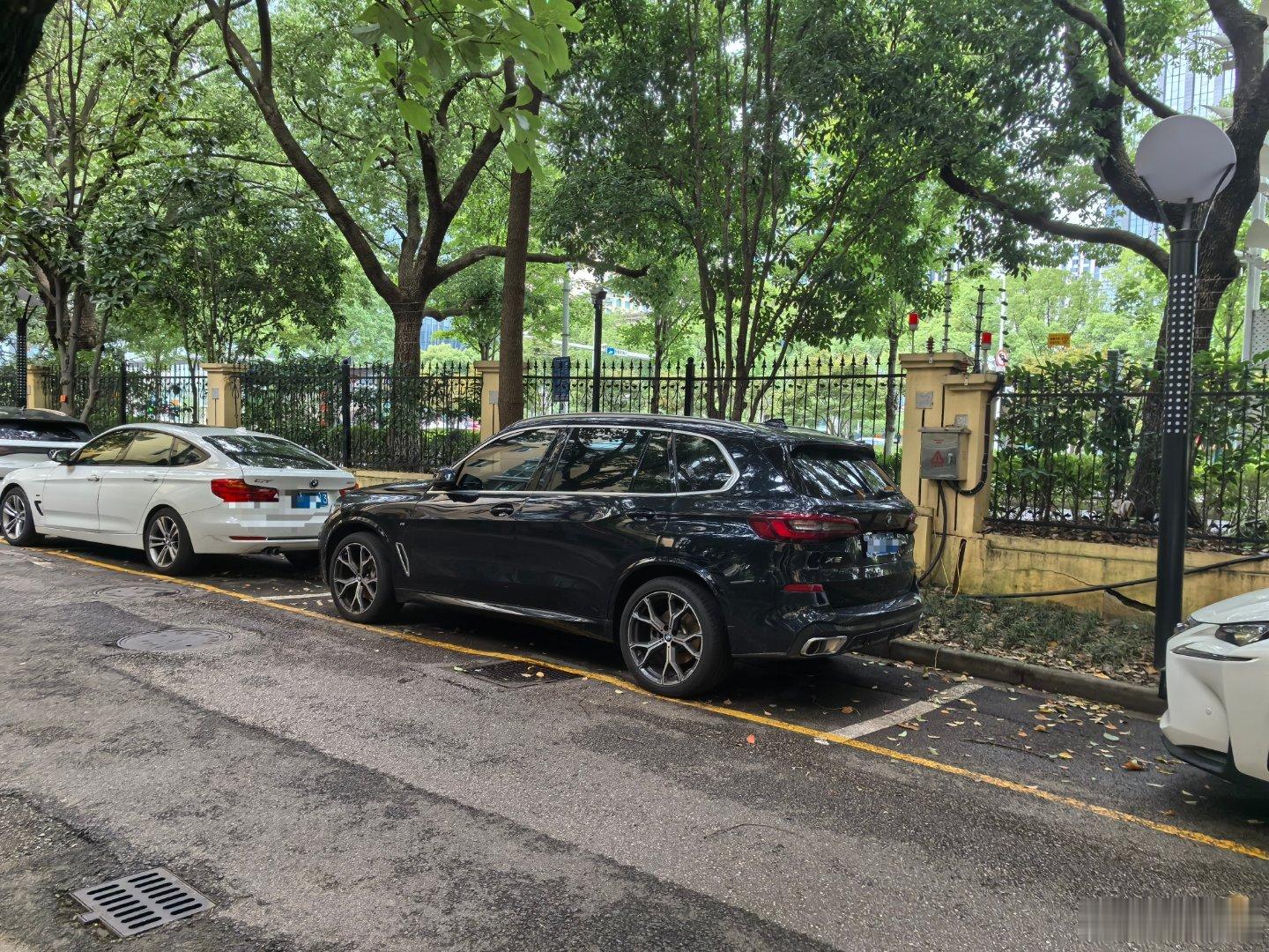 宝马X5和3系是多少人的梦想之车，而如今被新能源卷的，不得不降低身价！我还记得3