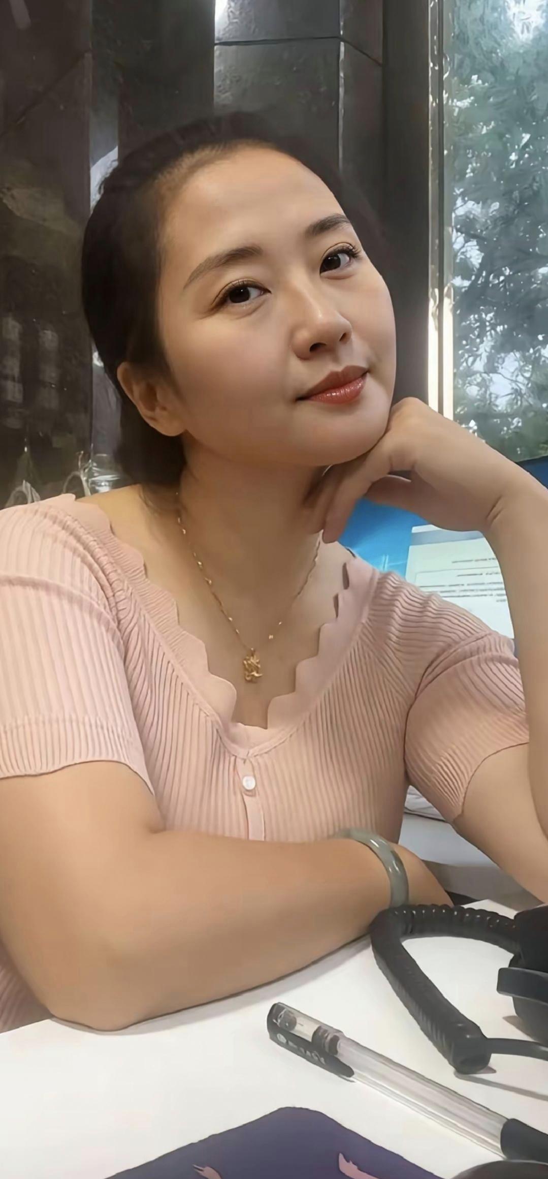 在人生的画卷上，我们执笔绘梦，风雨兼程只为那抹绚烂的彩虹。