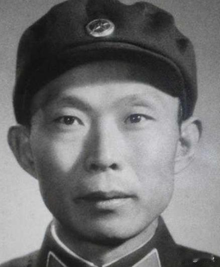 1976年，胡炜以军委办公厅主任的身份，最后一次走进会议室，彼时的他浑然不觉，是
