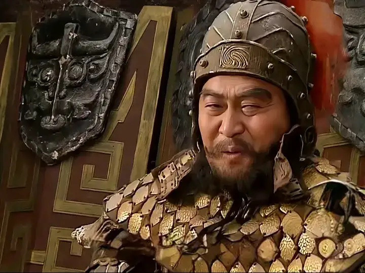 有网友问，潘凤这种货色为什么能成大将？就这么说吧，你知道为什么吕布、赵云未曾斩杀过名将吗？因为只要跟