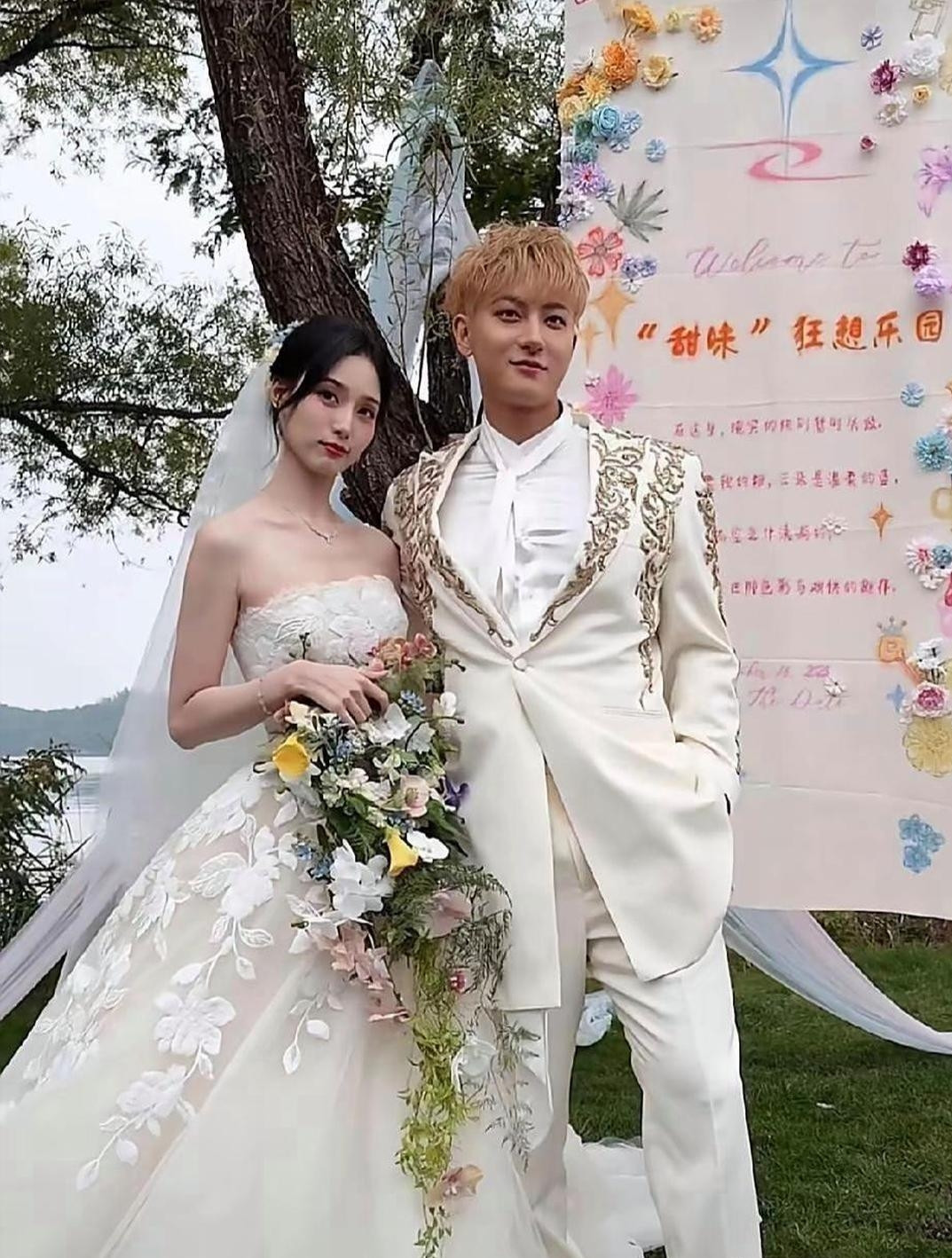 黄子韬今年32岁，结婚当天给所有男人甩了句大实话：找老婆，可以找比自己岁数小的，也可以找家里有钱的，