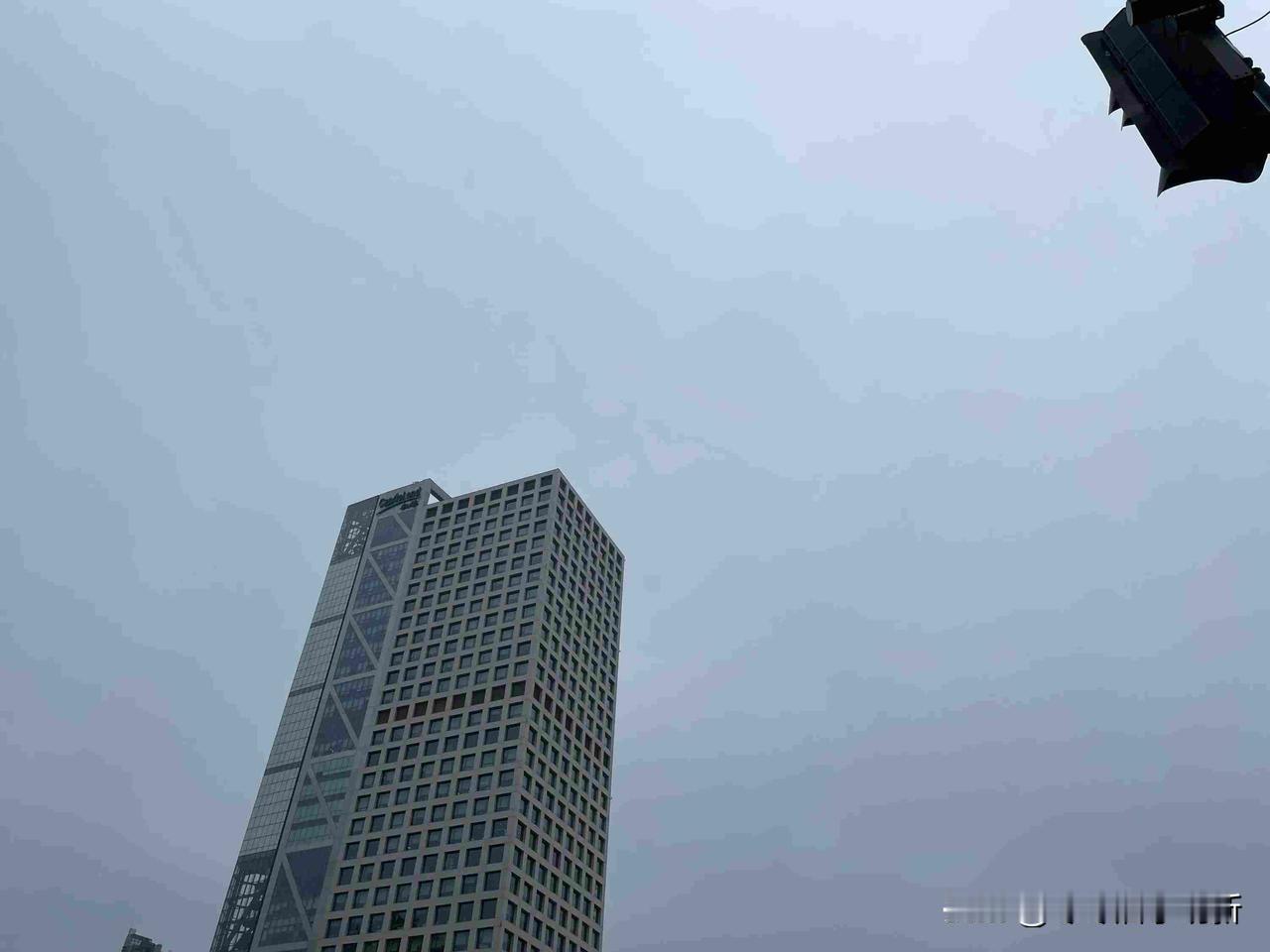 凉爽成热词，年轻人不喊累却集体降温，他们到底在躲什么？2025年9月，网上突