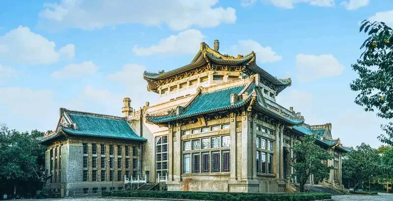 一句指控，两年噩梦男生差点被全网判“社死”2023年10月，武大图书馆。