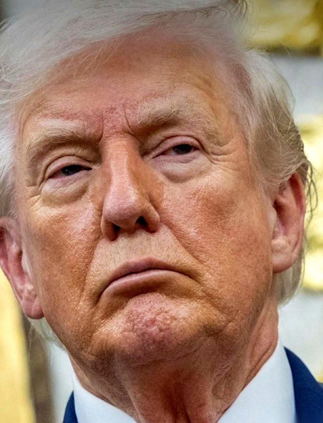 牌桌上，大佬们已经碰杯了。你还傻傻地在台下，等着别人给你发牌、给你下注。你甚