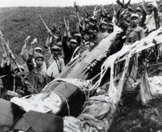 1965年，我军飞行员高长吉违背中央禁令，擅自出海作战，击落国民党嚣张已久的侦察