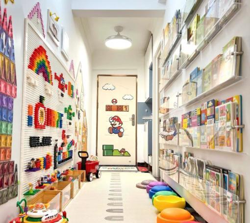 以前觉得走廊就是过道，浪费面积还暗。直到去邻居家串门，她家走廊尽头装了一扇门，打