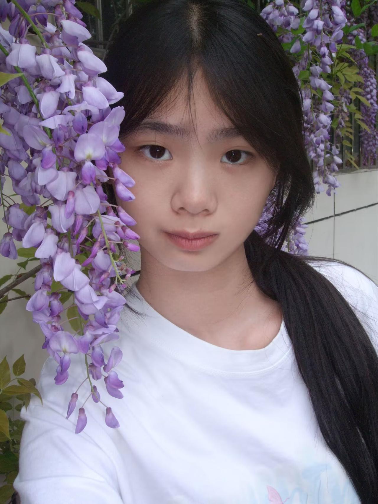 这句诗，道尽了多少痴情人的无奈。其实，我们不是不知道相思是场无期徒刑，也不是