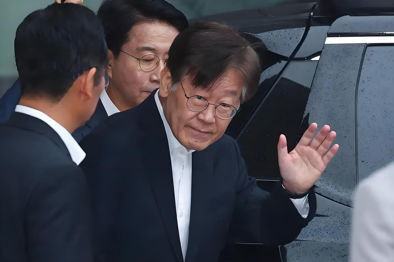 果不其然，李在明要迁移新政首都了。李在明上任后，诸事不顺，而且基本上每个韩国
