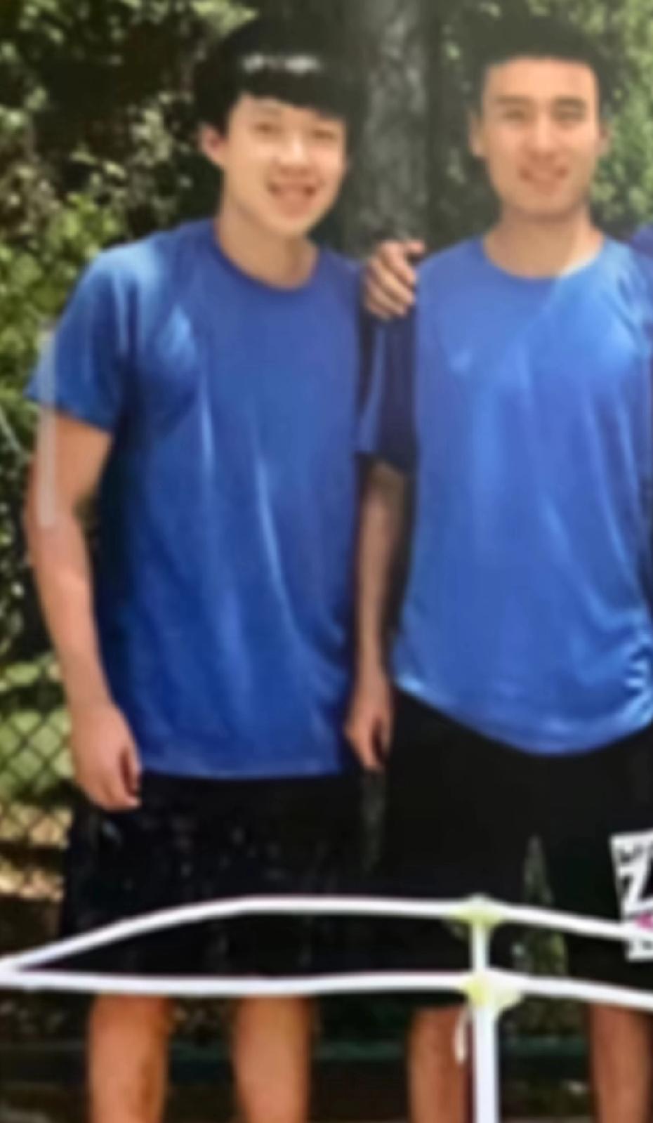 总以为楚钦比牛牛小谁成想原来牛牛是弟弟比楚钦还小两岁楚钦身边有很多爱他的人