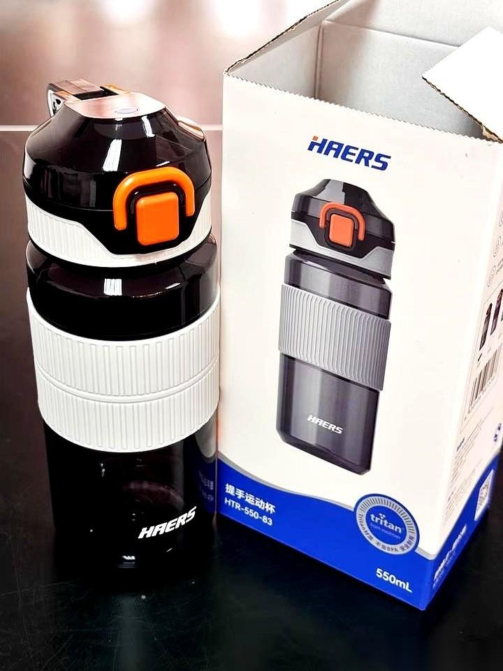 我之前的水杯，要么是拧盖子拧到手腕发酸，要么就是那个盖子“啪”一下弹开，溅我一头