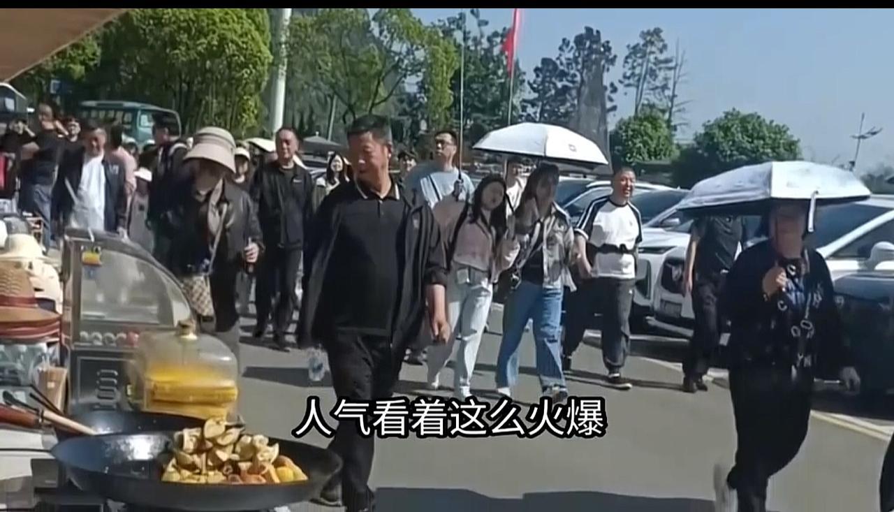 景区人山人海却没人消费，问题到底出在哪儿呢？如今不少网红景区常年人潮涌动，街巷